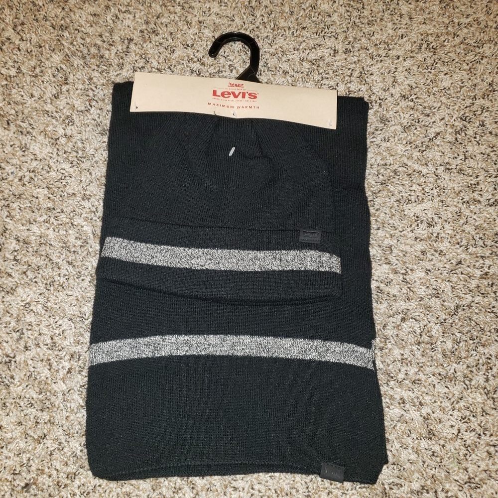 Levi's hat & scarf set